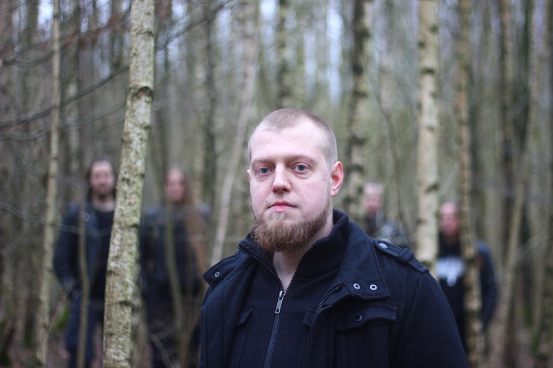 Wiedergænger, Metal-Band aus Hamburg. Bassist Ronny im Wald